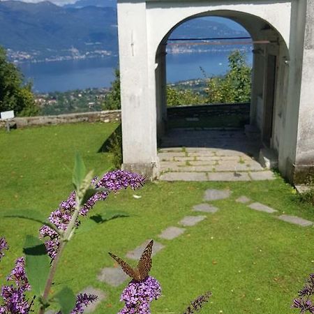 B&B Il Gatto Nero Castelveccana Exterior photo