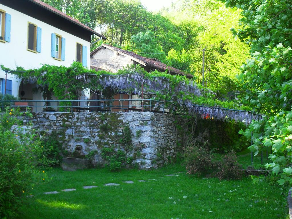 B&B Il Gatto Nero Castelveccana Exterior photo